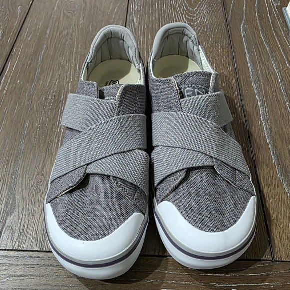 Keen Elsa III Gore Slip On Sneakers, Women's Size 5 - Picture 3 of 9